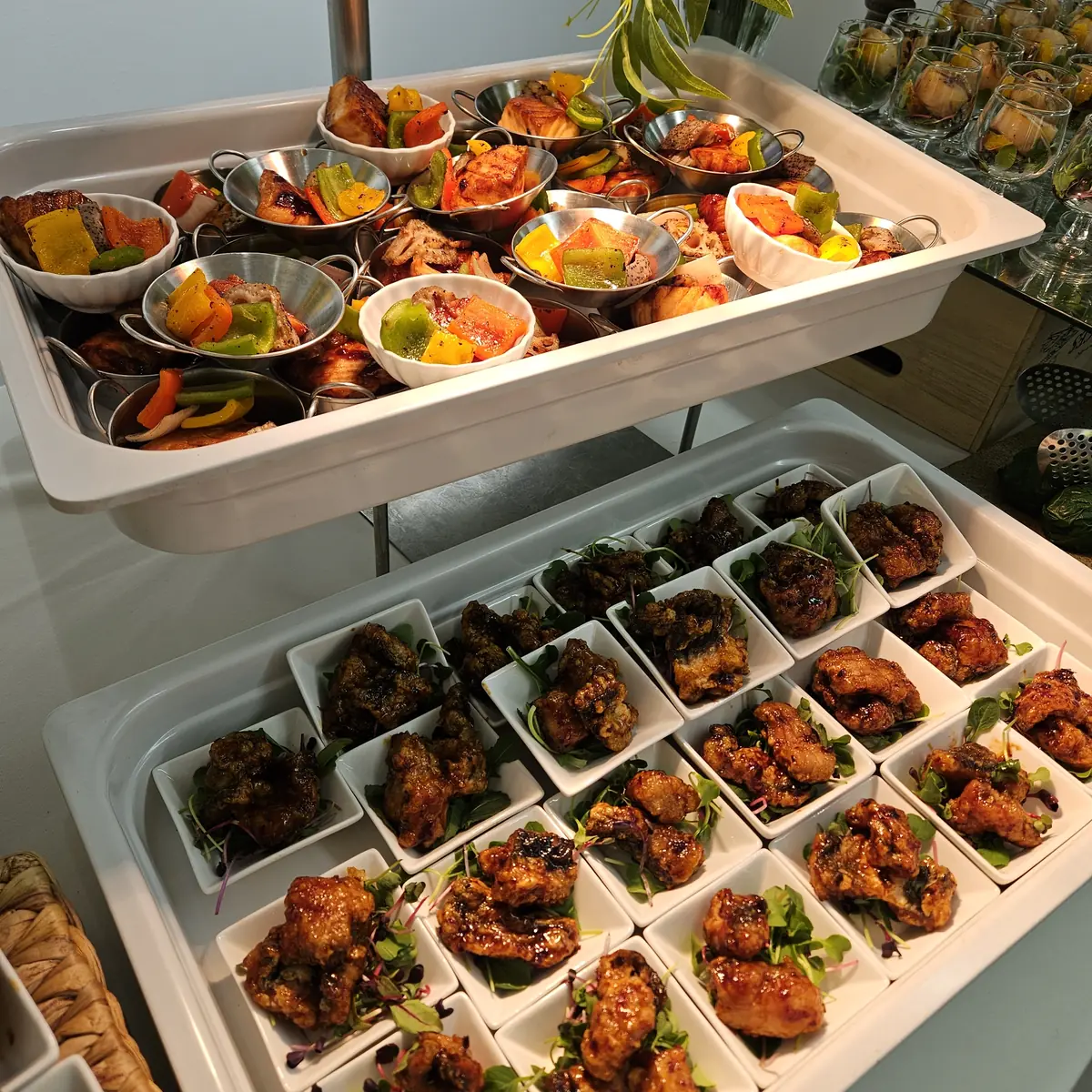 청담동 아트갤러리 오프닝 핑거푸드 칸 구분 트레이 근접